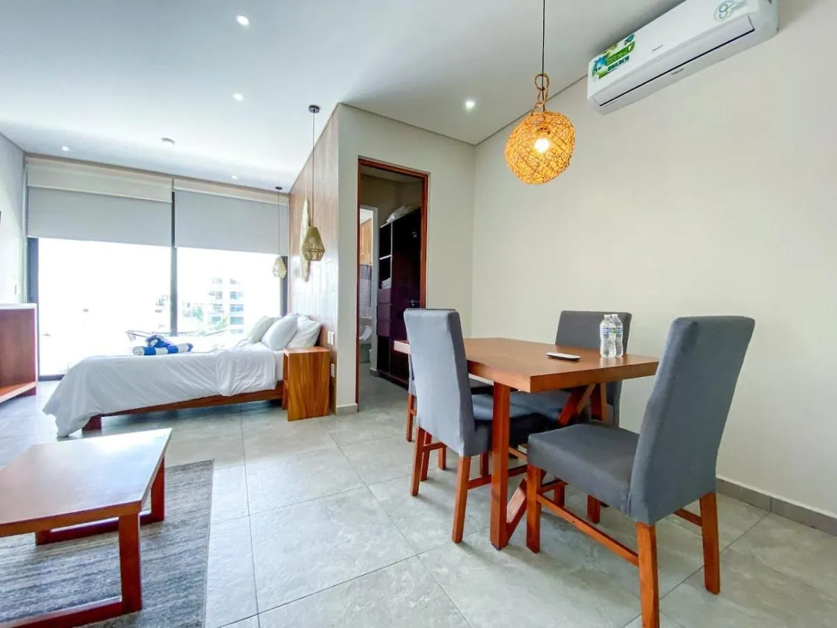 Shiny Studio On 5Th Ave With Pool And Gym Steps To Beach Playa del Carmen Appartamento